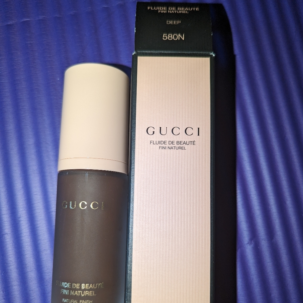 Gucci Fluid Foundation Natural Finish Deep 580N